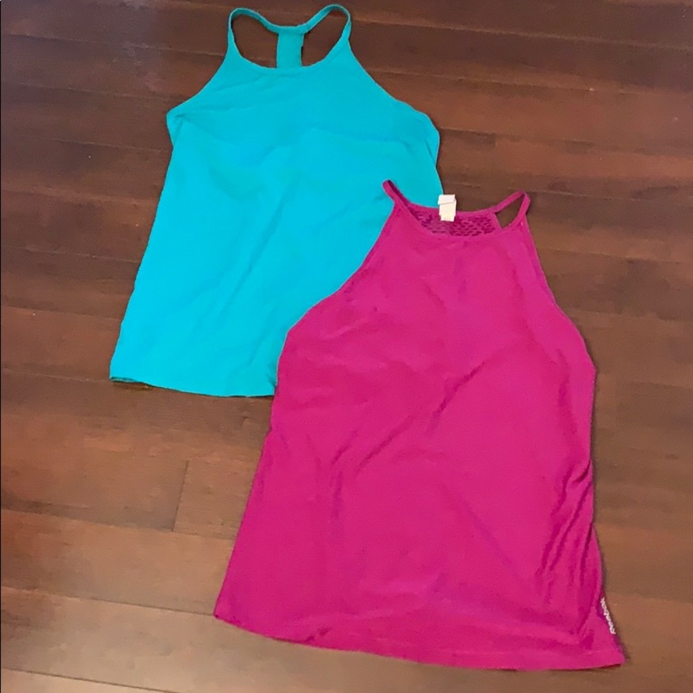 Set of two workout tops